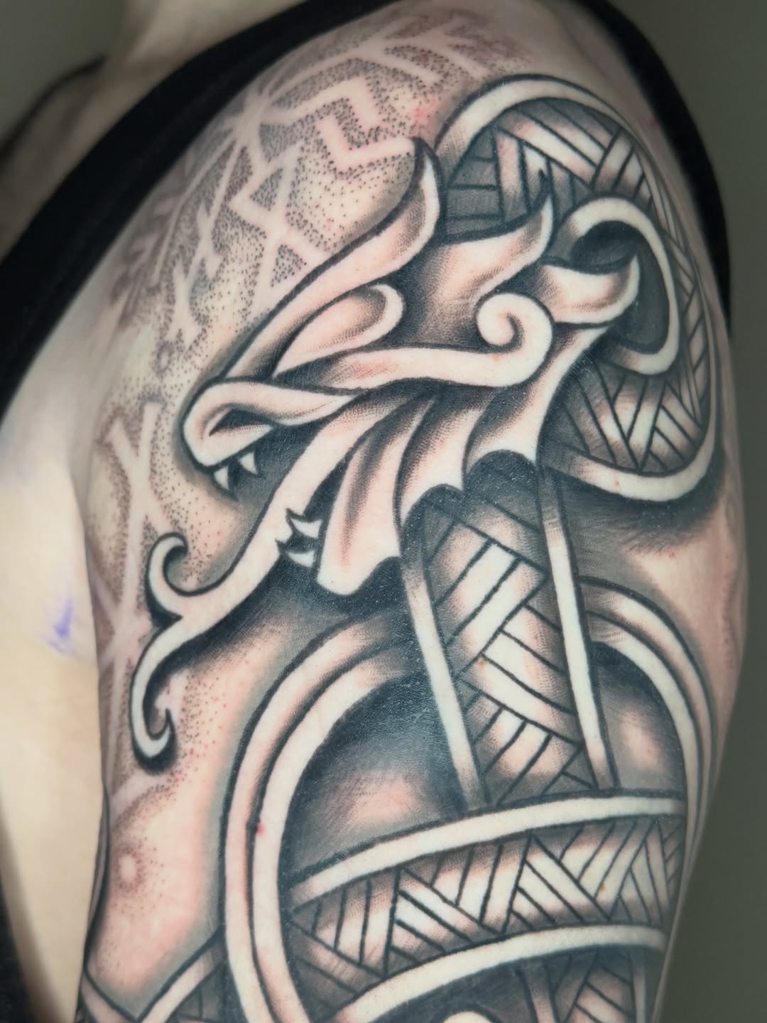 Tattoo by @lisa.hubbard.tattoo — black_and_grey, geometric