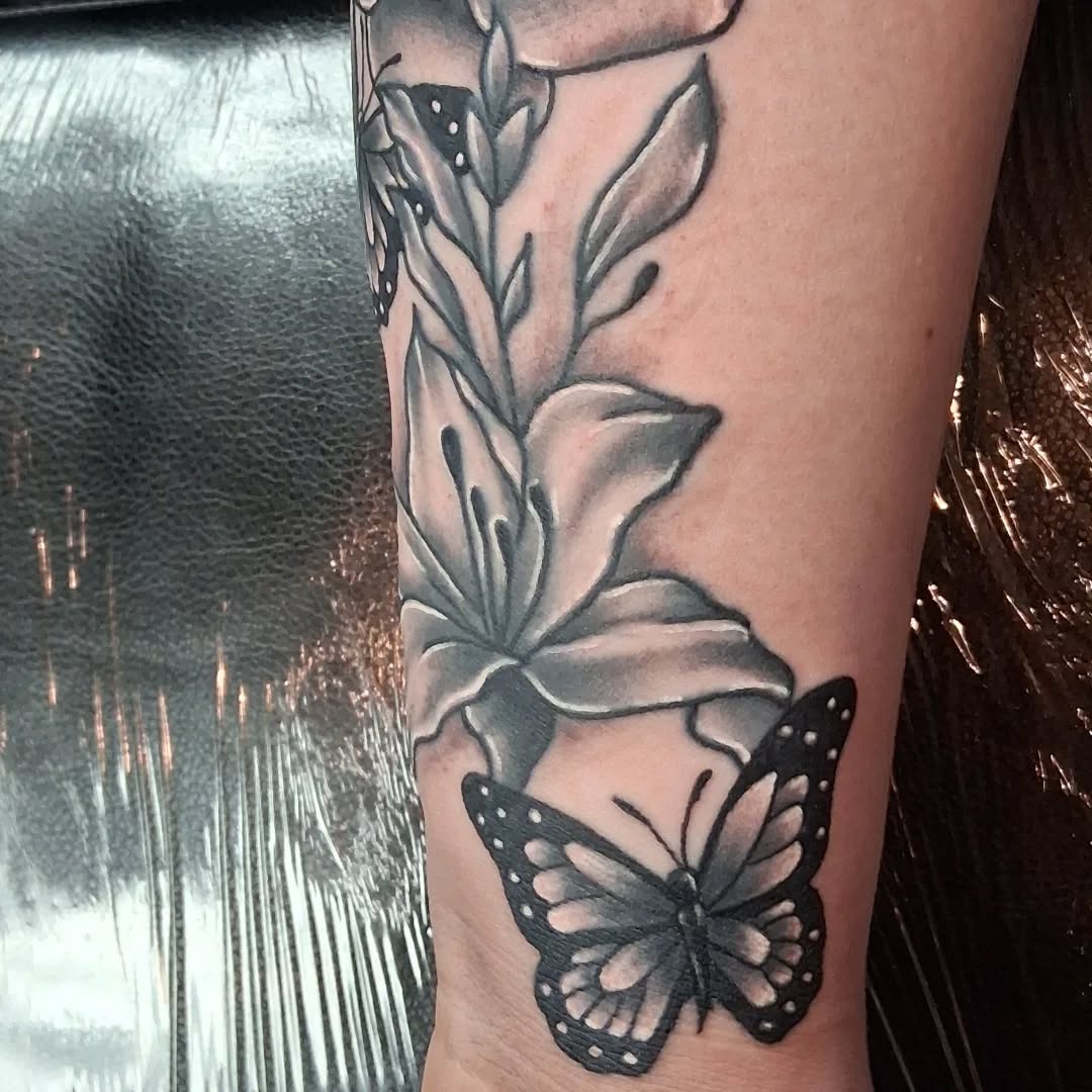 Tattoo by @tattoodaveatlivingcanvastattoo — black_and_grey, realism