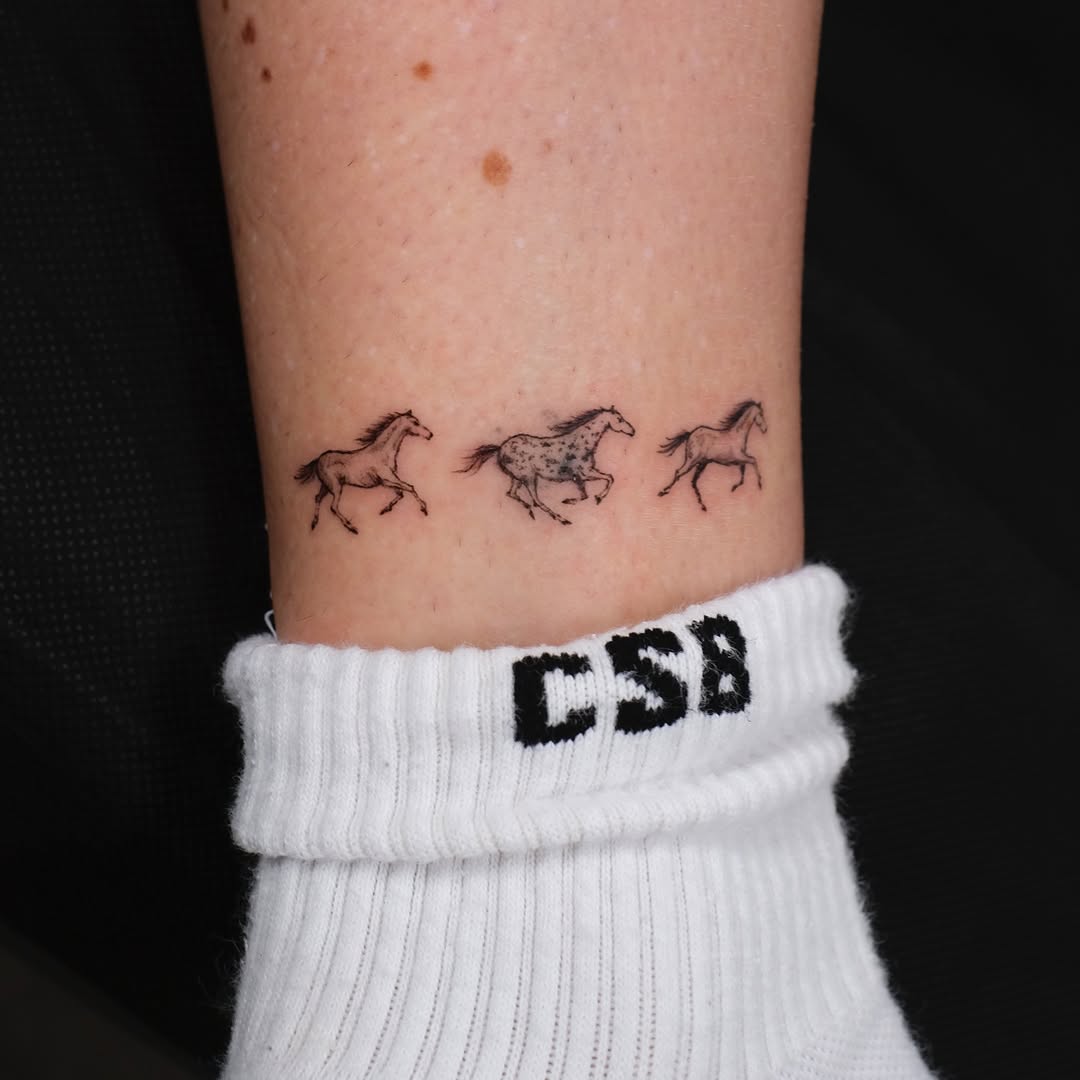 Tattoo by @lusi.ne.tattoo — fine_line, black_and_grey