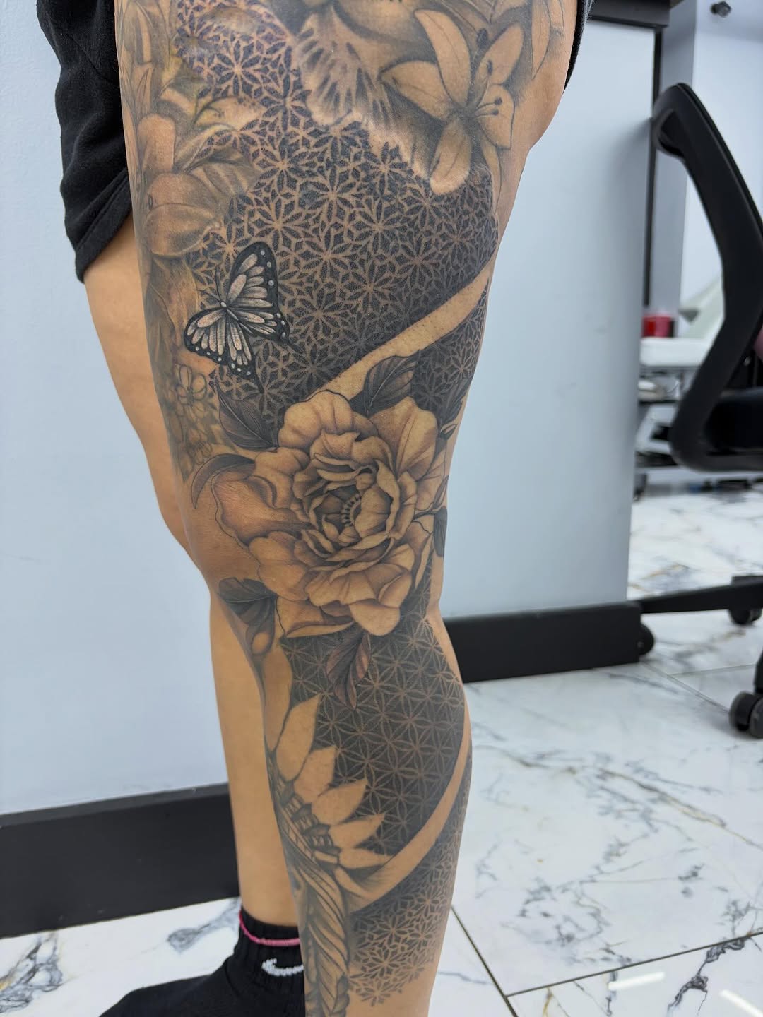 Tattoo by @azu.inks — realism, geometric