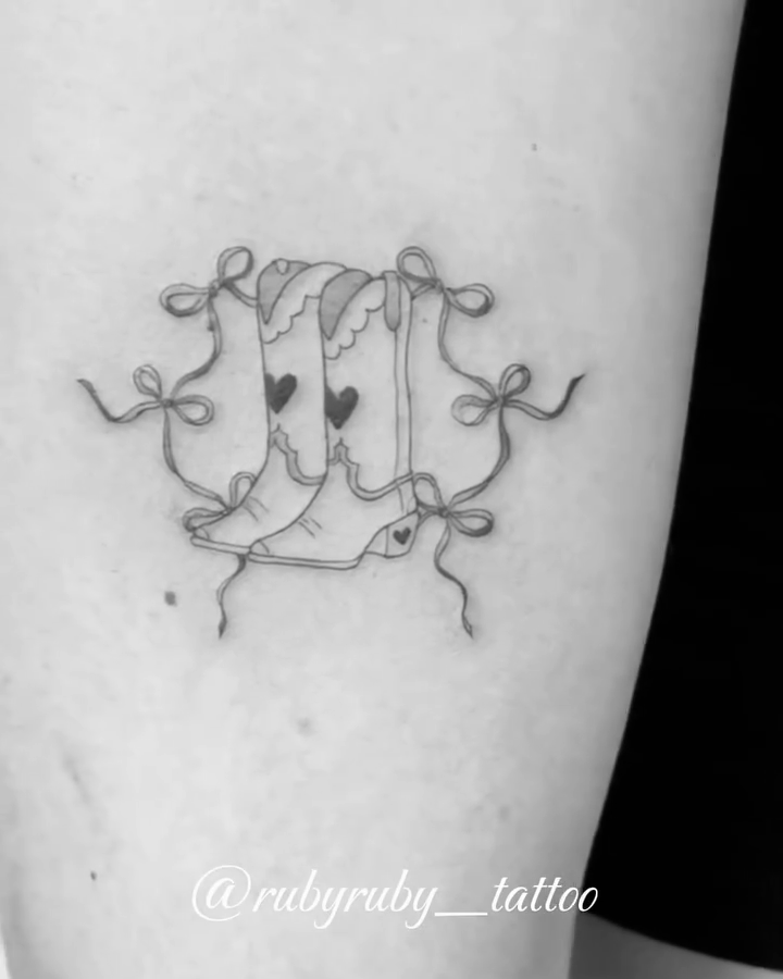 Tattoo by @rubyruby_tattoo — fine_line, minimalist