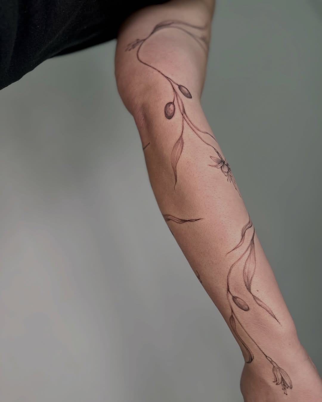 Tattoo by @neomaia.ink — fine_line, black_and_grey