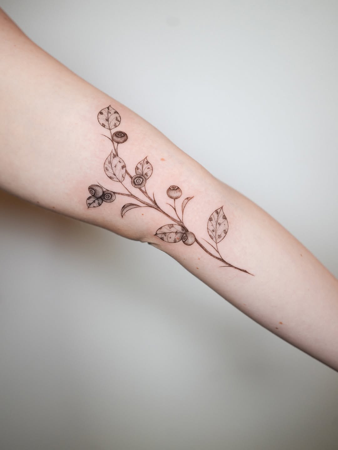 Tattoo by @michelly.ink — fine_line, black_and_grey