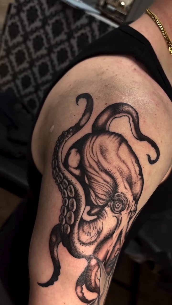 Tattoo by @ems__tattooing โ black_and_grey, realism
