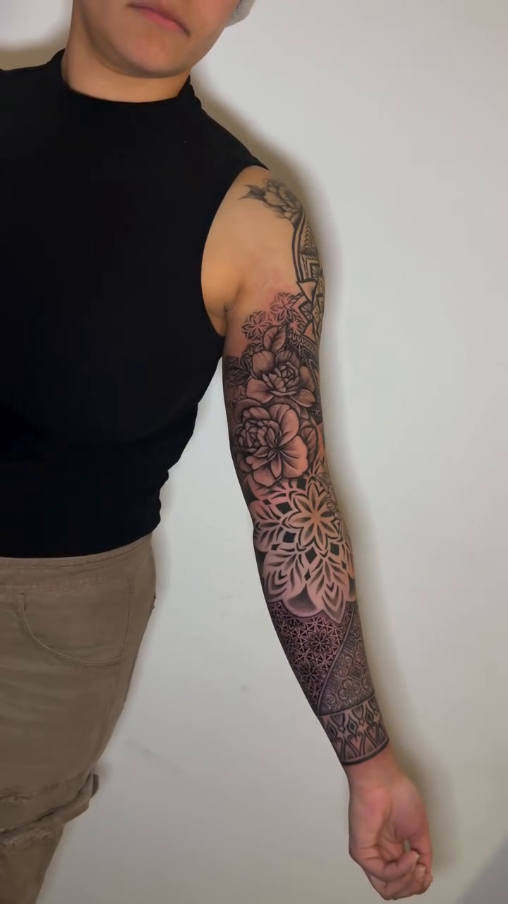 Tattoo by @ivyleetattoo โ geometric, dotwork