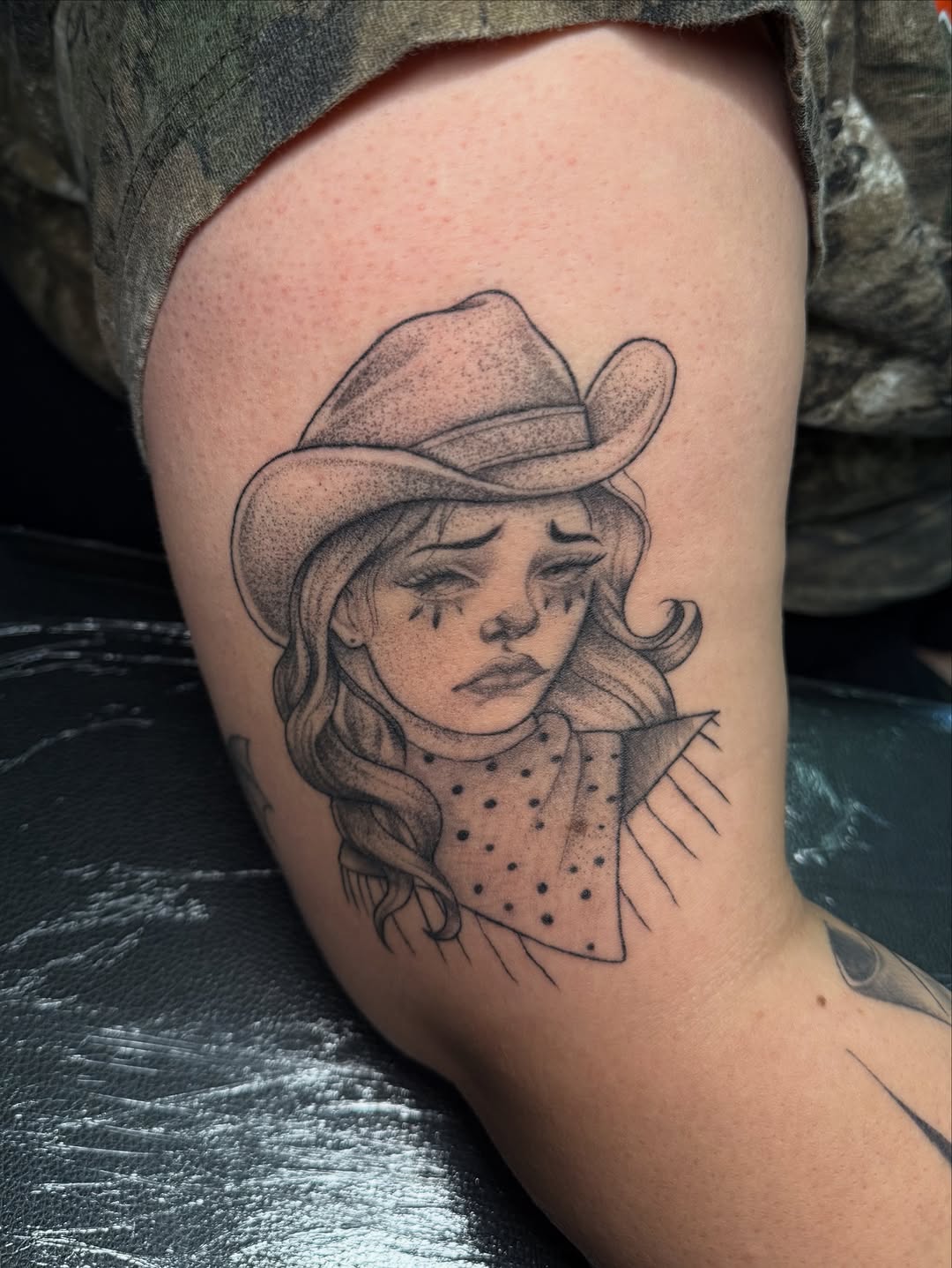 Tattoo by @tatsxval β black_and_grey, fine_line