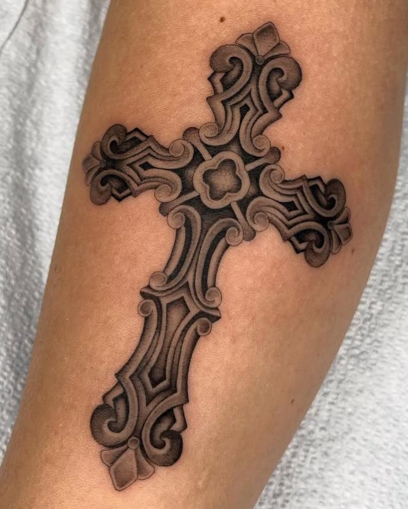 Tattoo by @tiyannagarlic — black_and_grey, ornamental