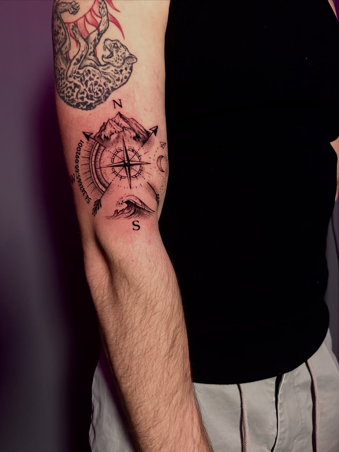 Tattoo by @mklvayne.tattoos โ black_and_grey, fine_line