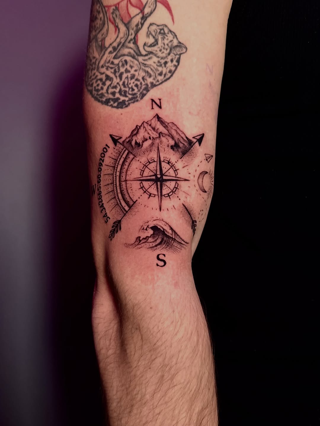 Tattoo by @mklvayne.tattoos โ black_and_grey, fine_line