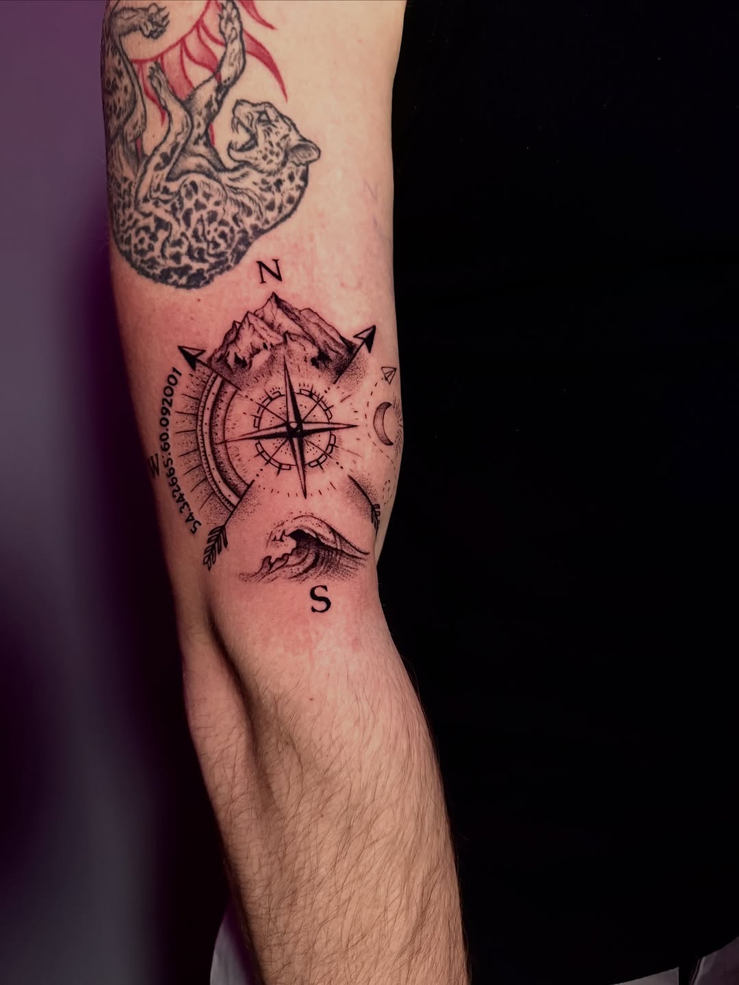 Tattoo by @mklvayne.tattoos โ fine_line, dotwork