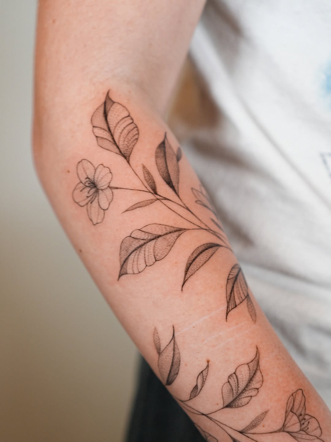 Tattoo by @michelly.ink — fine_line, dotwork