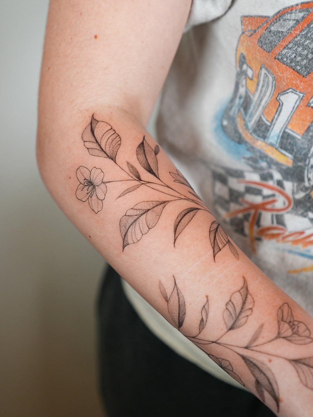 Tattoo by @michelly.ink — fine_line, dotwork