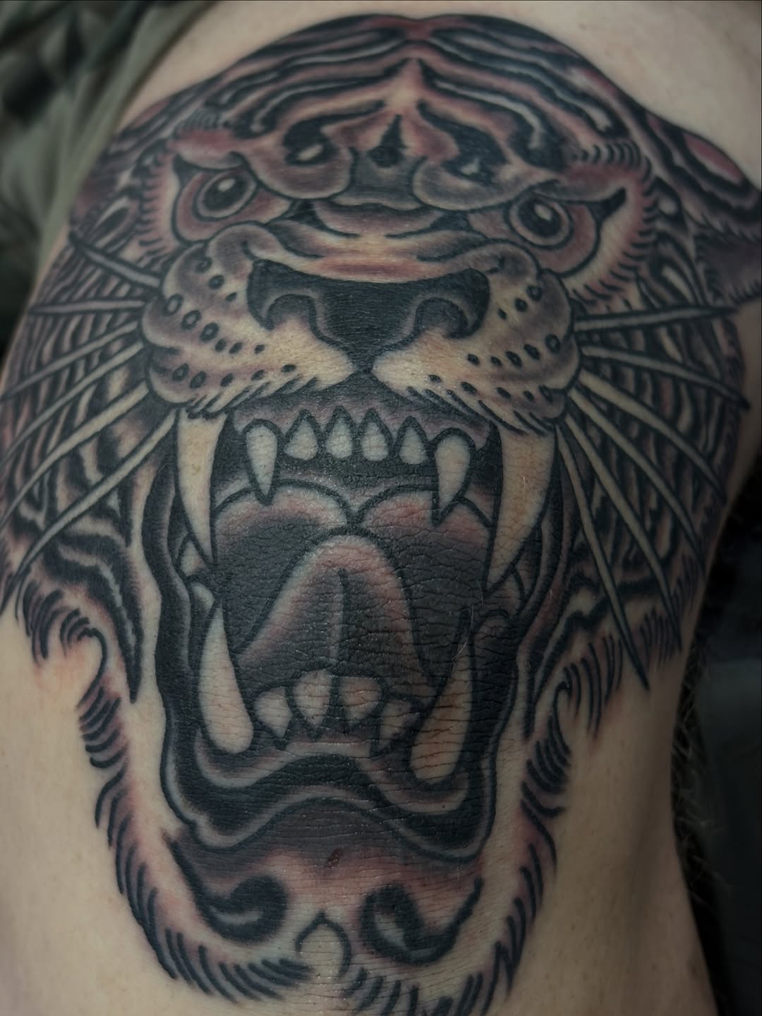 Tattoo by @losgonzaleztattoo — japanese_irezumi, black_and_grey