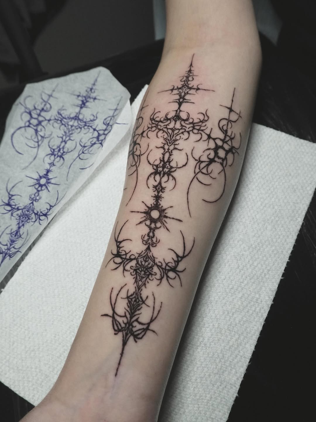 Tattoo by @hanakaki_tattoos โ blackwork, ornamental