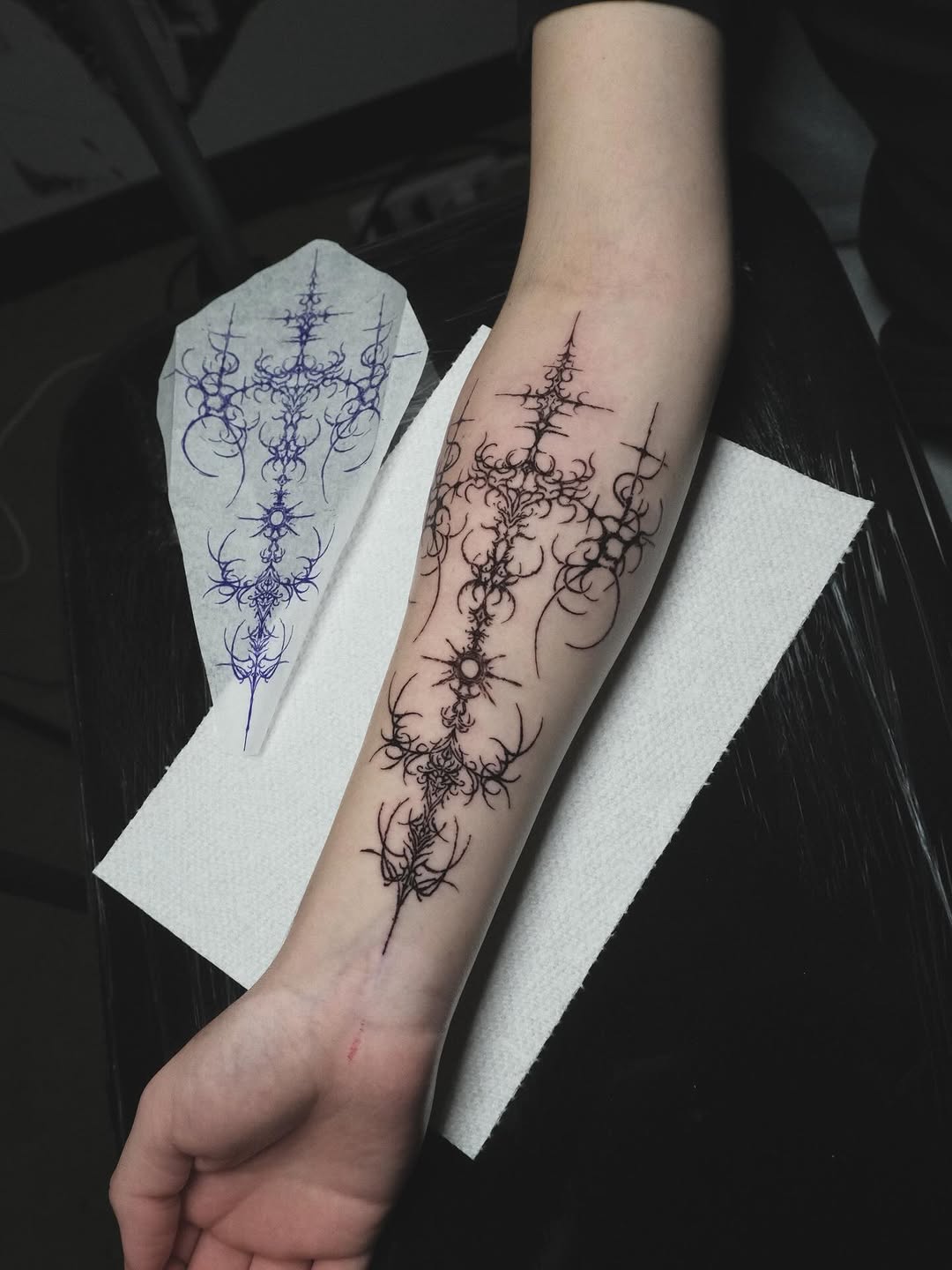 Tattoo by @hanakaki_tattoos โ fine_line