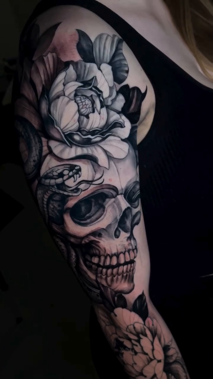 Tattoo by @tattoosbyclaude — black_and_grey, illustrative