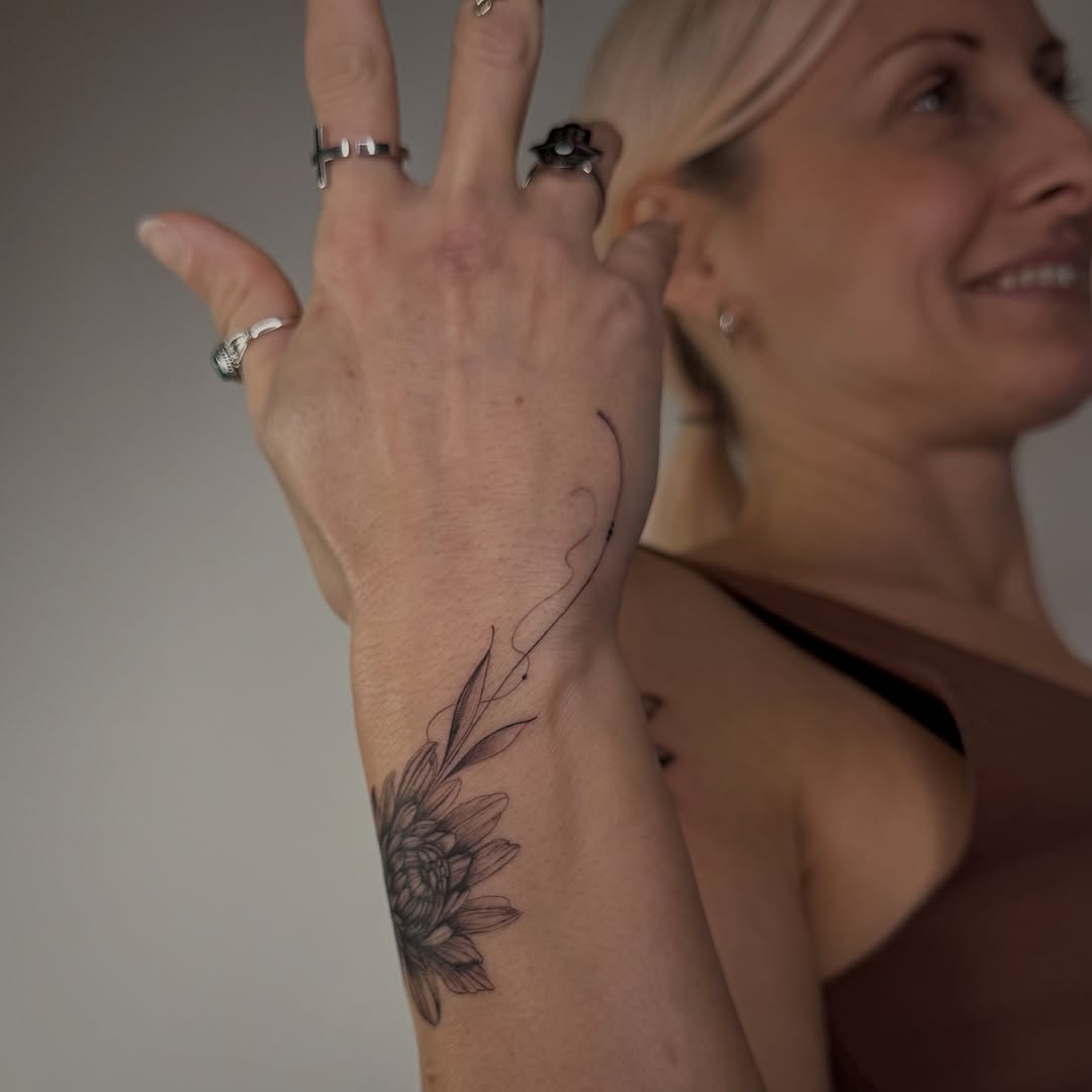 Tattoo by @ermetica_tattoo — fine_line, black_and_grey