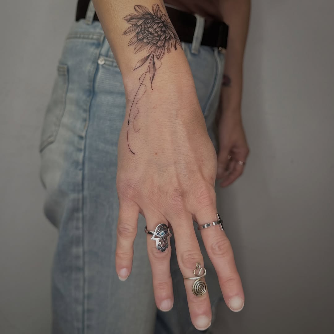Tattoo by @ermetica_tattoo — fine_line, black_and_grey