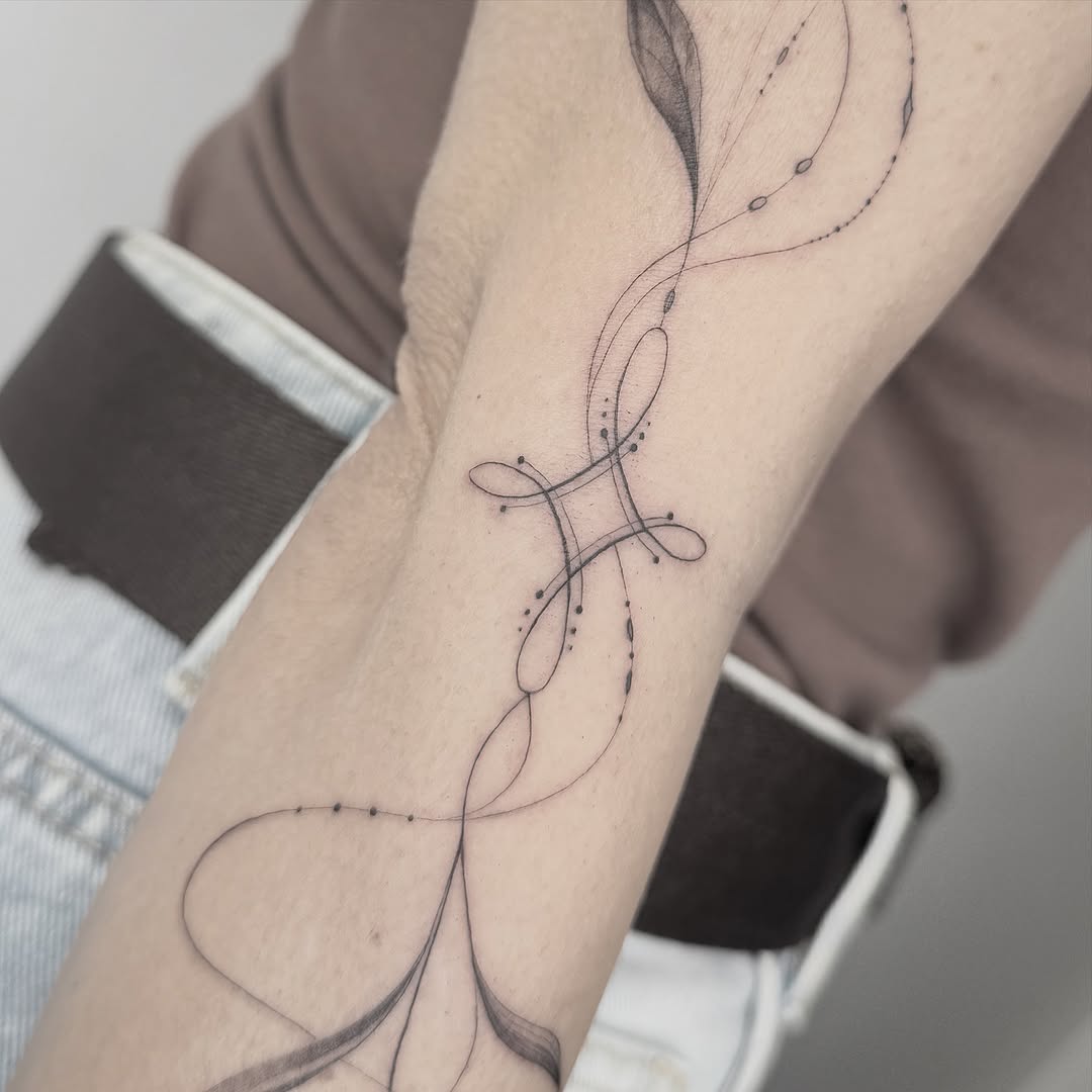 Tattoo by @ermetica_tattoo — fine_line, minimalist