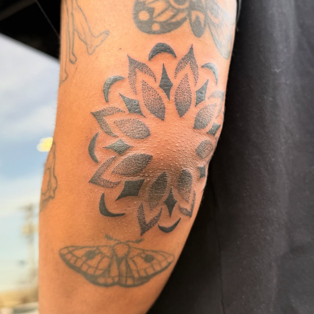 Tattoo by @tinarosetattoos — dotwork, geometric