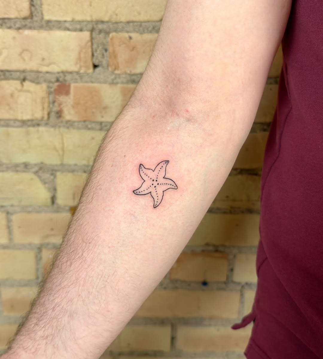 Tattoo by @rae.inkss — fine_line, minimalist