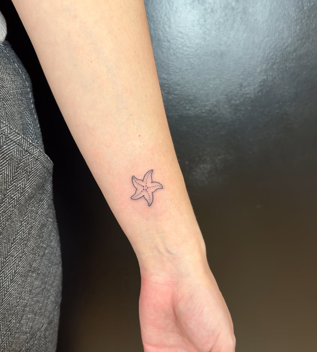 Tattoo by @rae.inkss — fine_line, minimalist