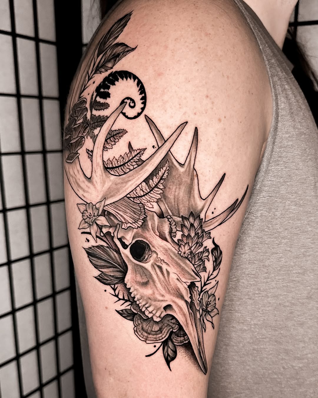 Tattoo by @2lulahtattoo — black_and_grey, illustrative