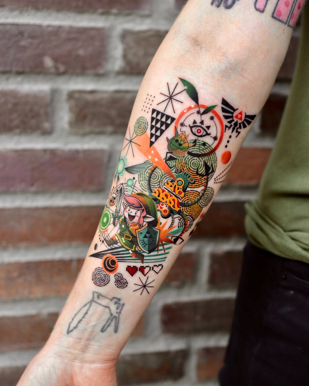 Tattoo by @hen_tattooer — neo_traditional, geometric