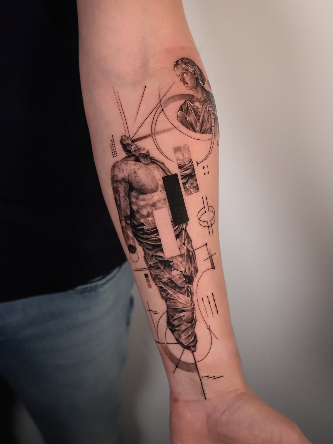 Tattoo by @stephaniessart — black_and_grey, geometric