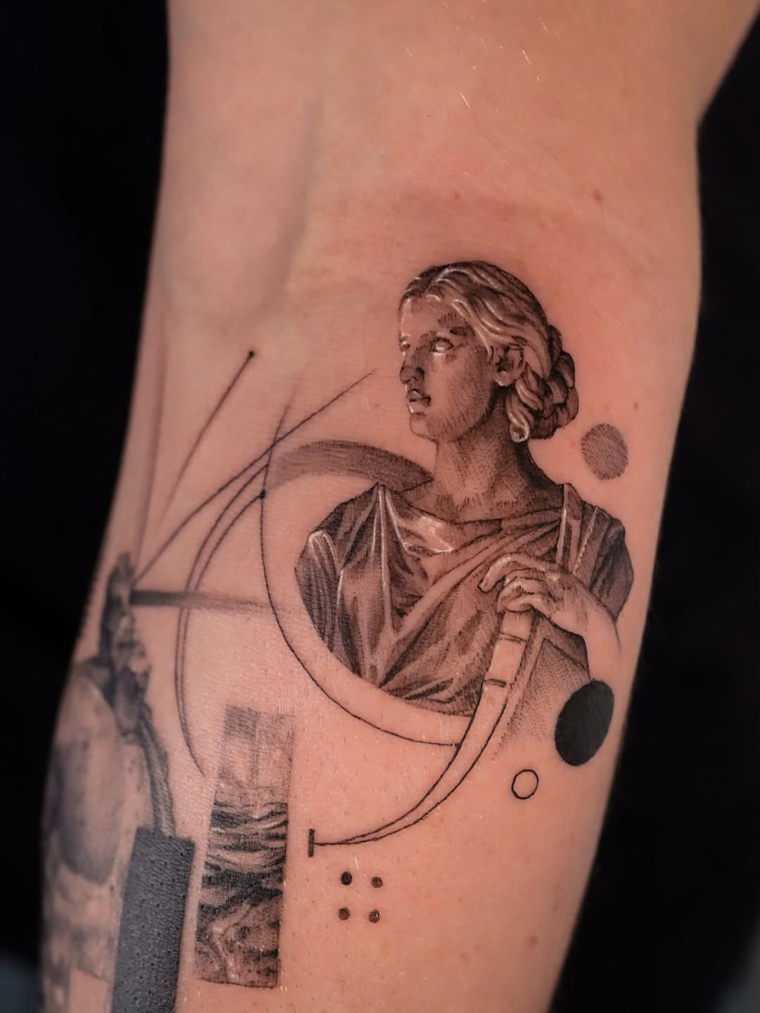 Tattoo by @stephaniessart — black_and_grey, realism