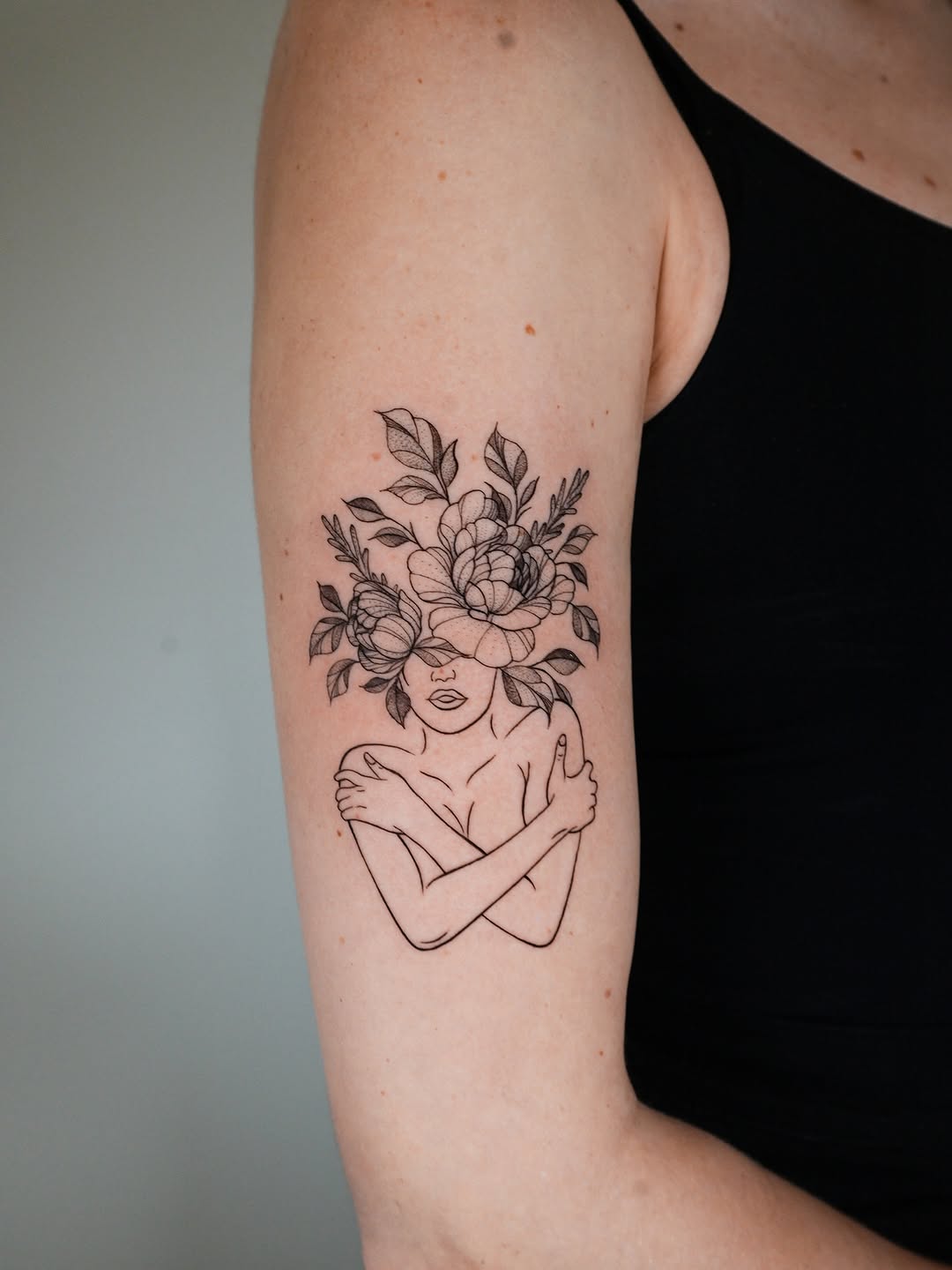 Tattoo by @michelly.ink — fine_line, minimalist