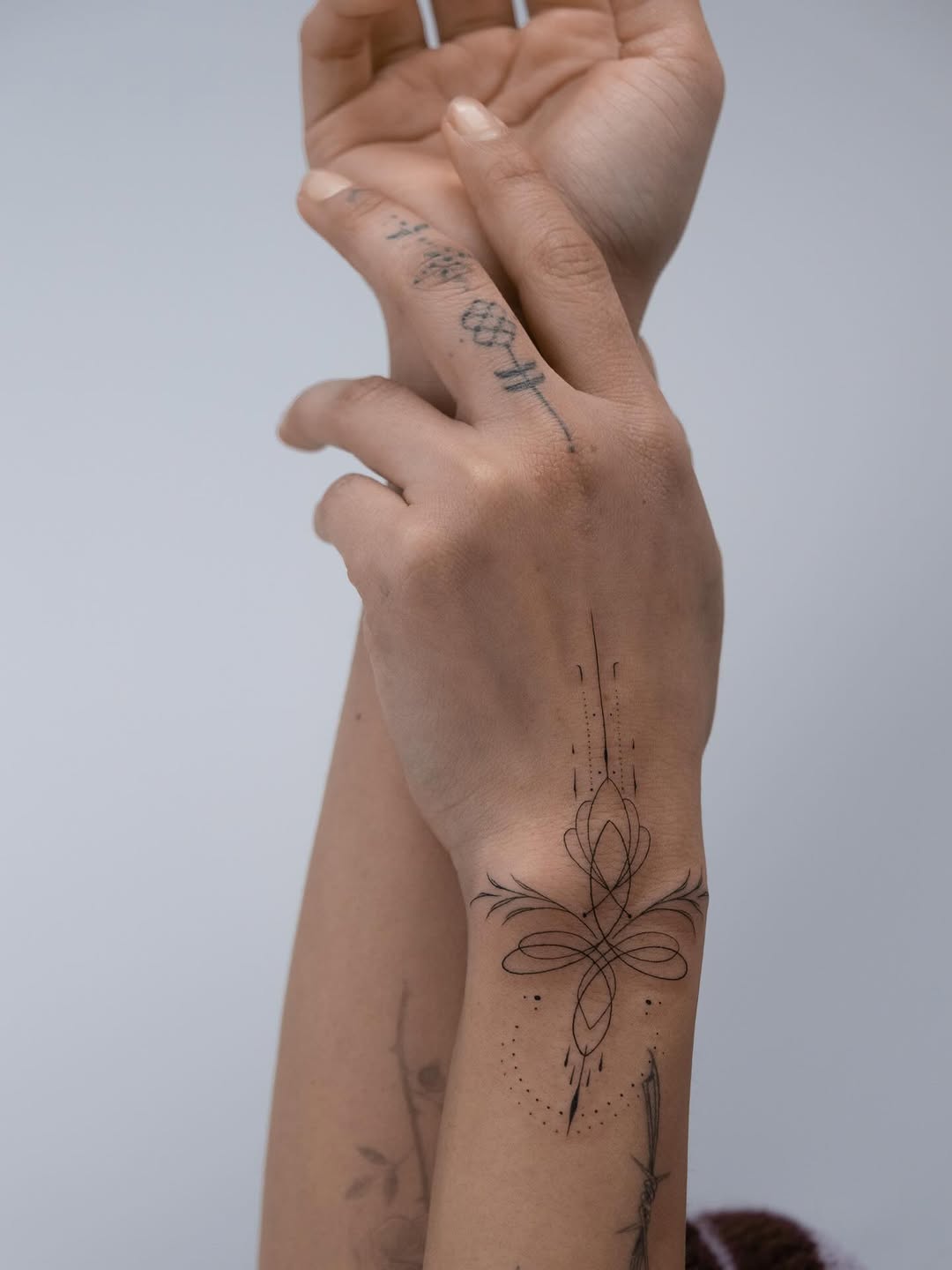Tattoo by @dizon.ink — fine_line, ornamental