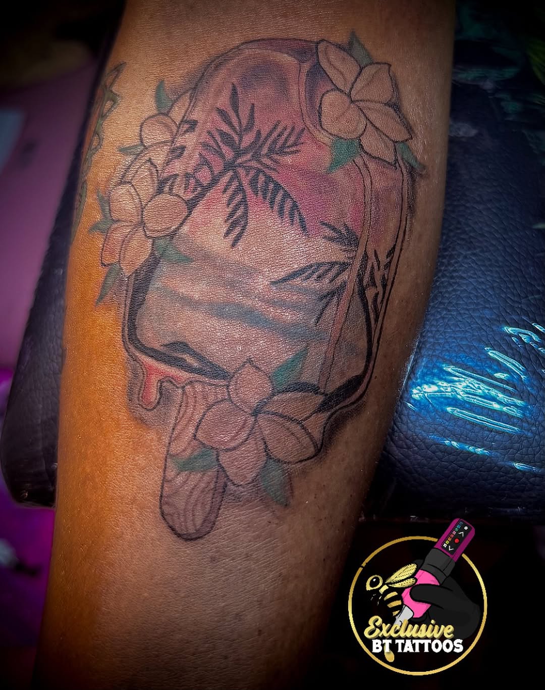 Tattoo by @x1u5iv3bttattz β realism