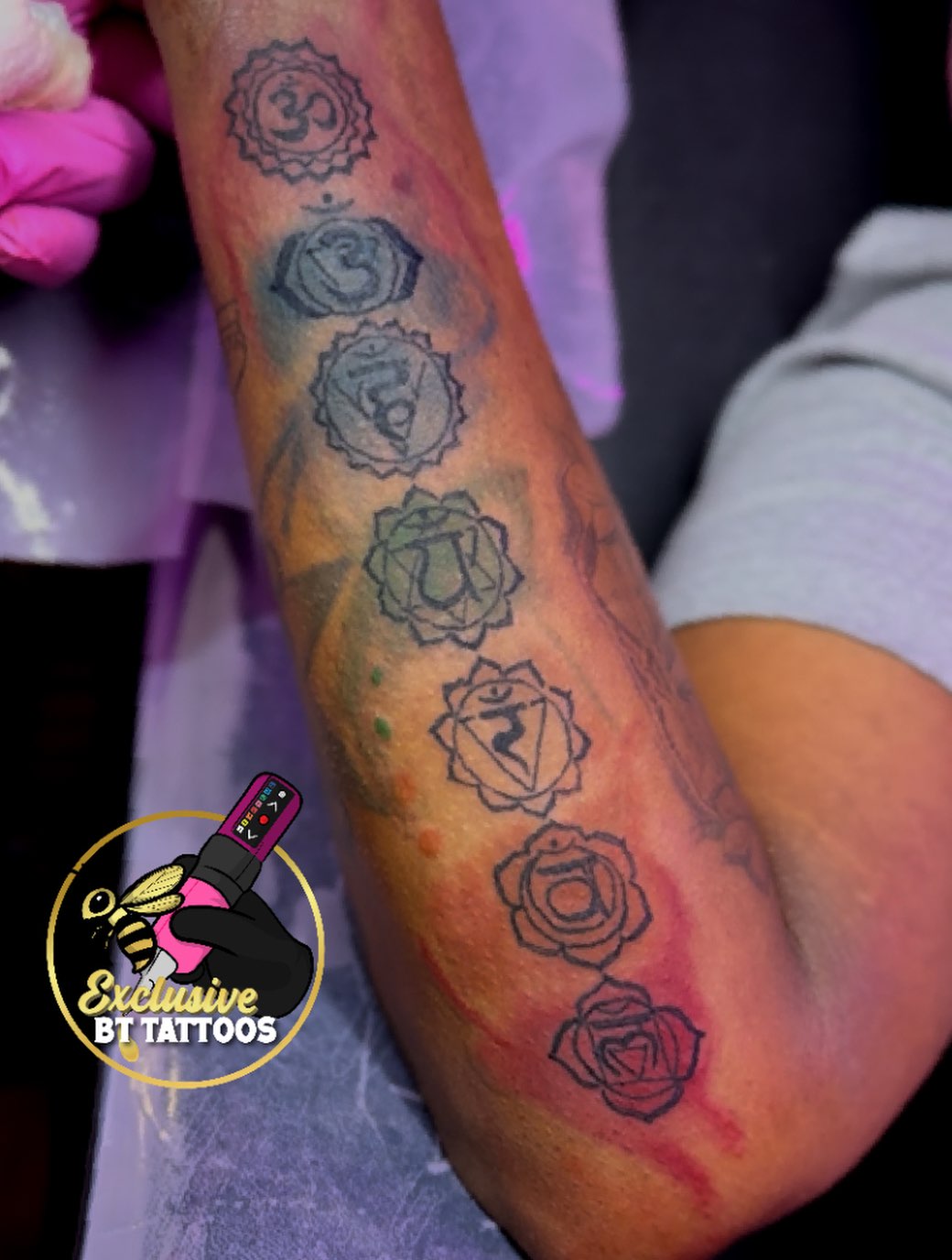 Tattoo by @x1u5iv3bttattz β geometric