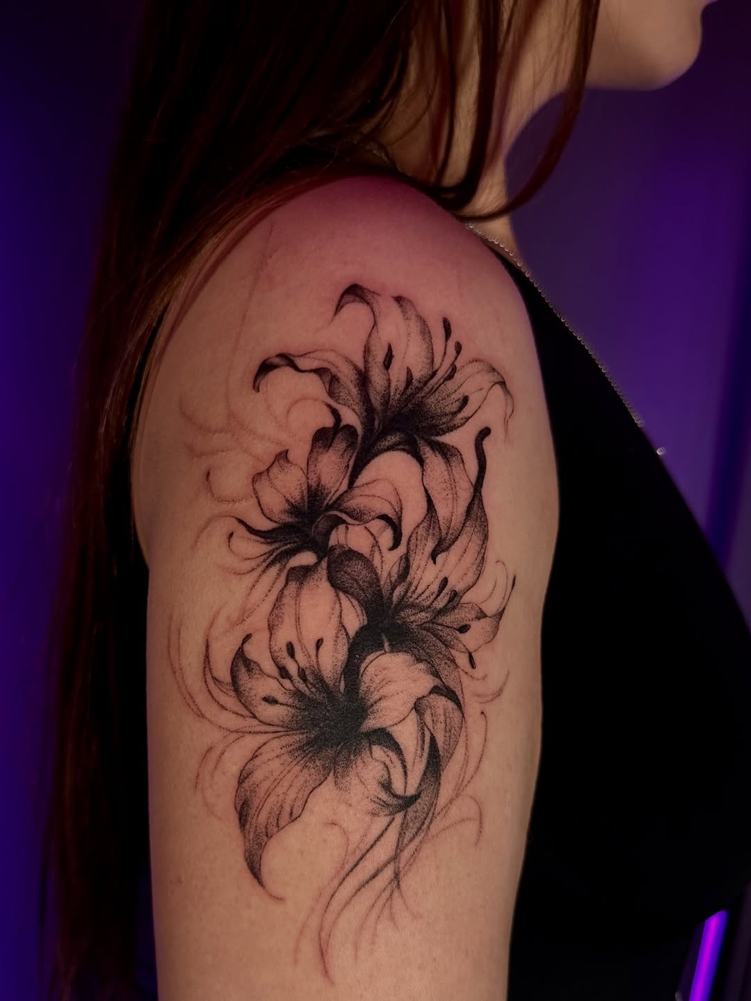 Tattoo by @mklvayne.tattoos โ black_and_grey, fine_line