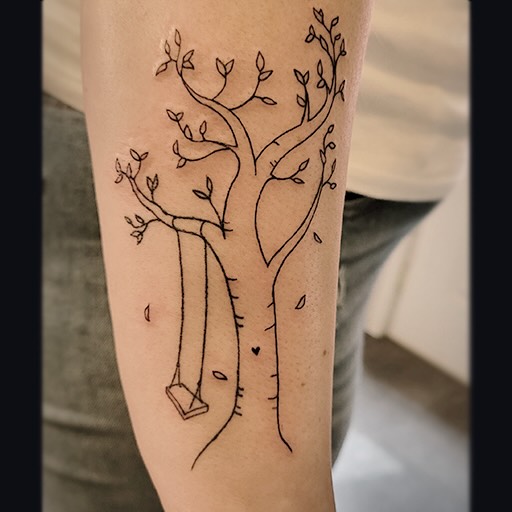 Tattoo by @aileas.ink — fine_line, minimalist