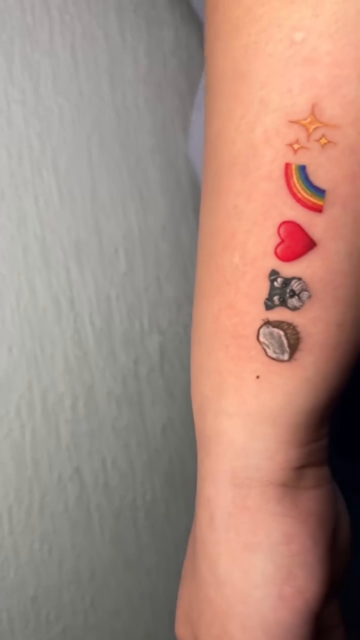 Tattoo by @mishelcastro_tattoo — fine_line, minimalist