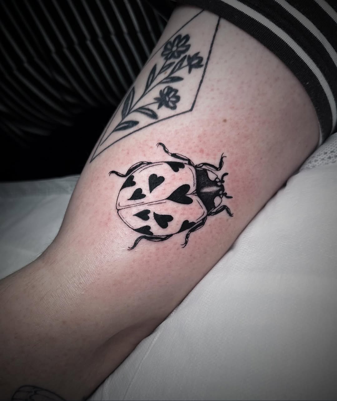 Tattoo by @vivloretattoo — blackwork