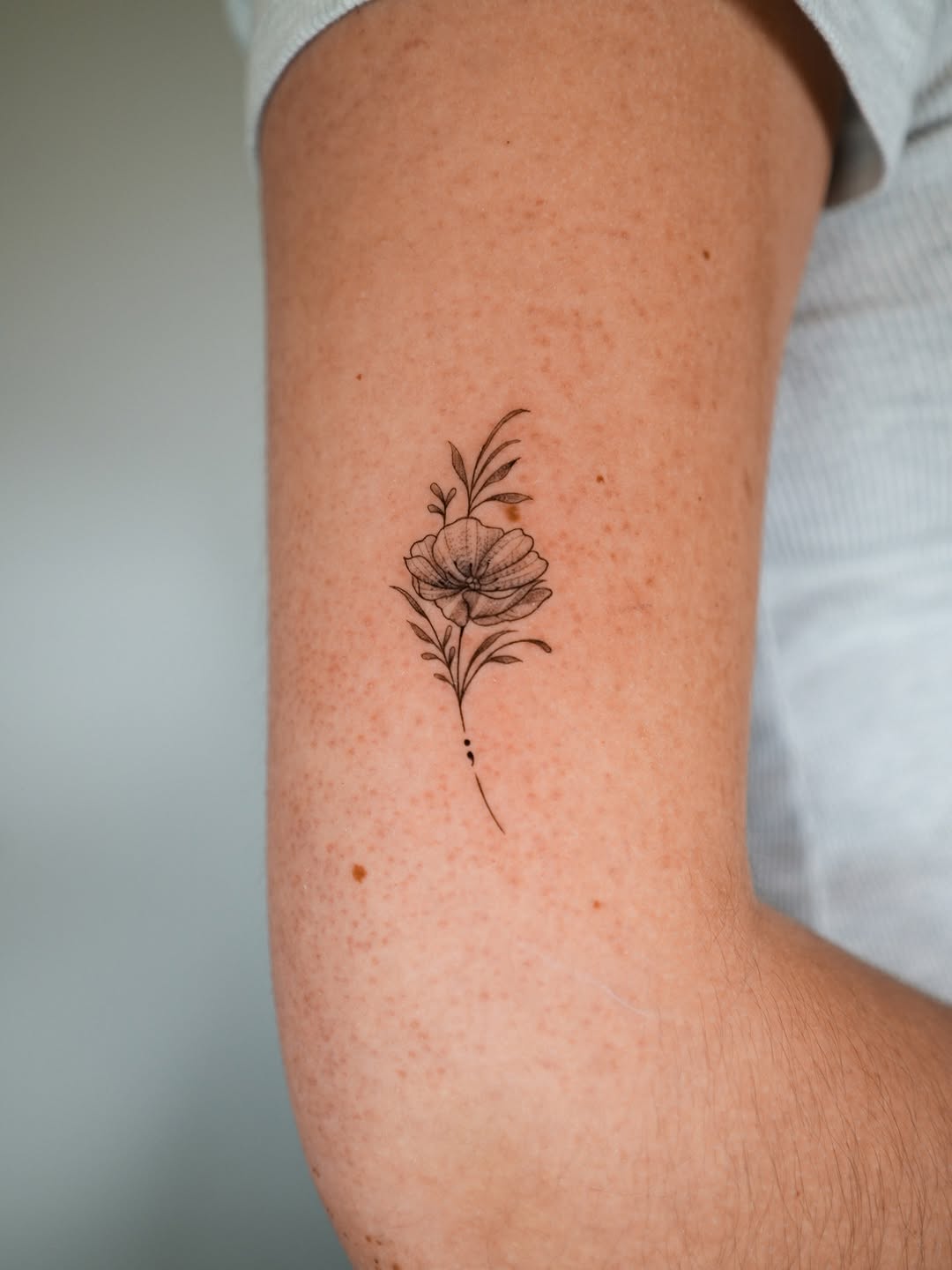 Tattoo by @michelly.ink — fine_line, minimalist