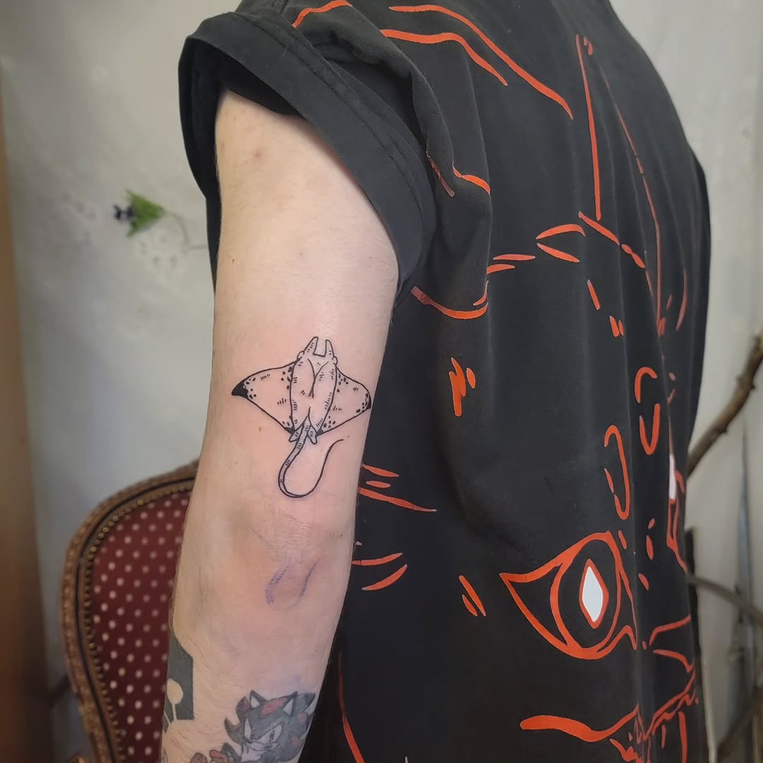 Tattoo by @satyrtattoos โ fine_line