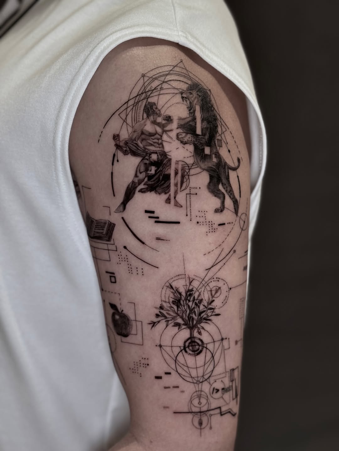 Tattoo by @tapz.zzz — black_and_grey, geometric