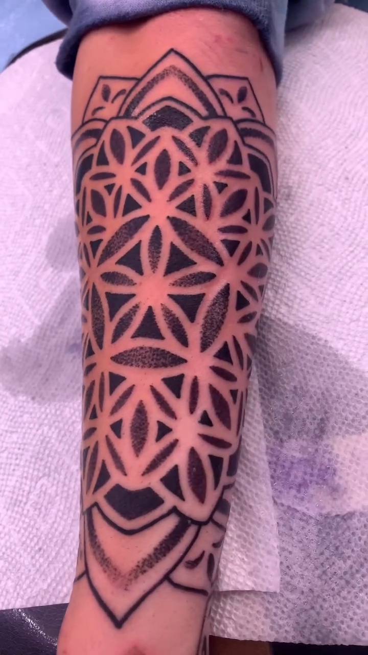Tattoo by @paul_schnellmynuts — geometric, dotwork