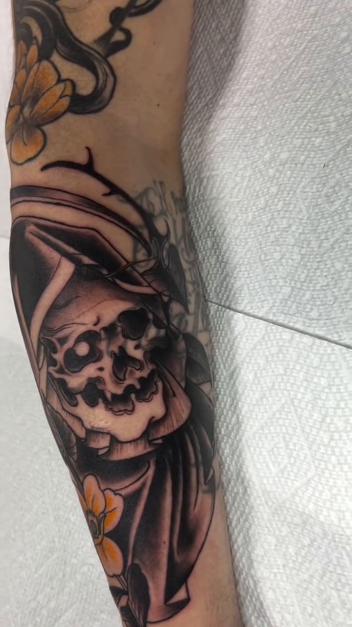 Tattoo by @obiecruztattoo — black_and_grey, realism