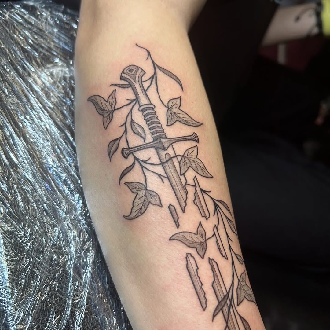 Tattoo by @tats.by.yana โ black_and_grey, fine_line