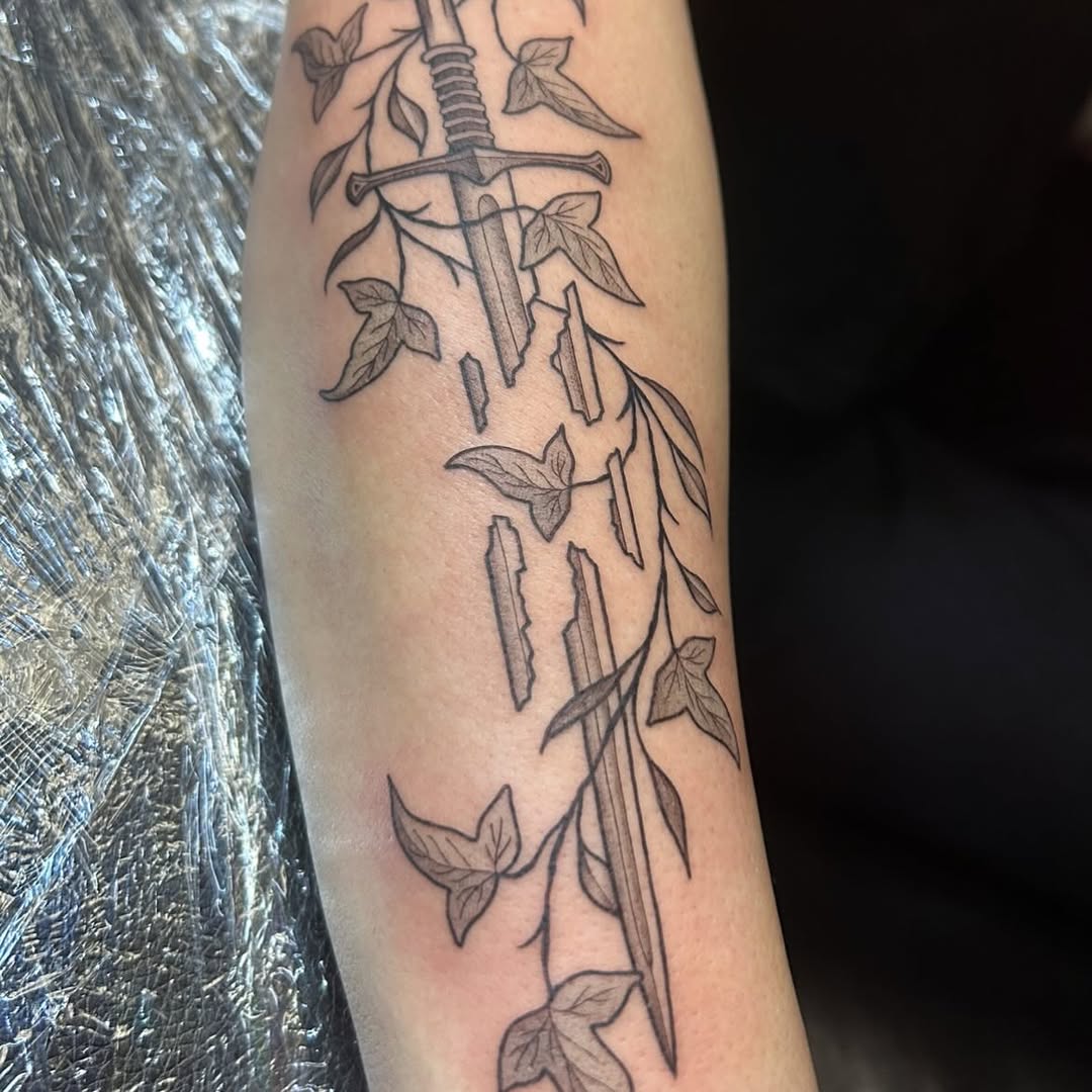 Tattoo by @tats.by.yana โ fine_line, illustrative