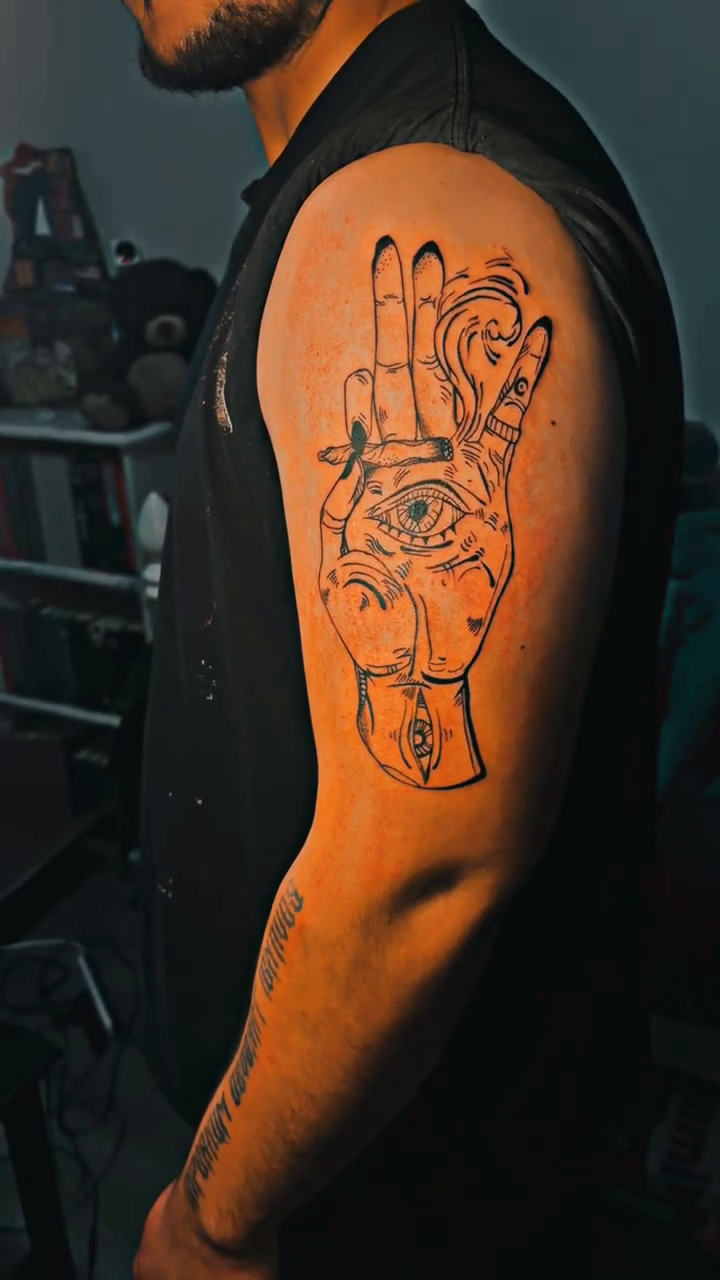 Tattoo by @alan__mxrtinez — fine_line, blackwork