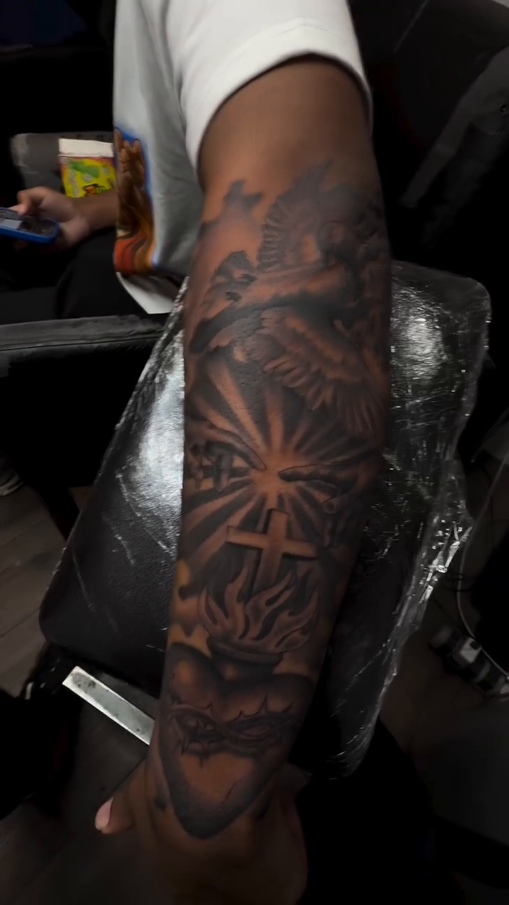 Tattoo by @the.ave.tatt2s โ black_and_grey, illustrative