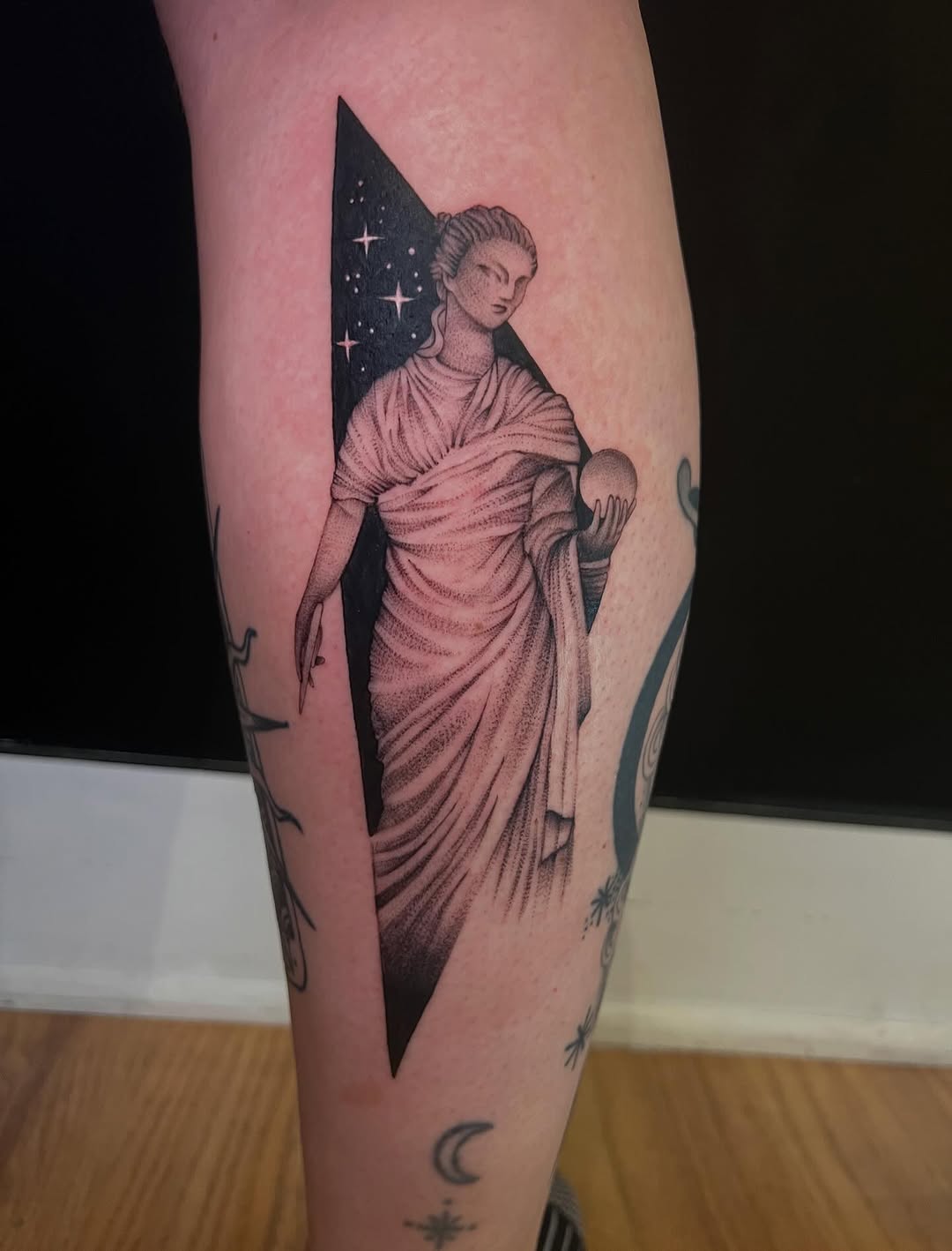 Tattoo by @baungbentattoo_ โ black_and_grey, dotwork