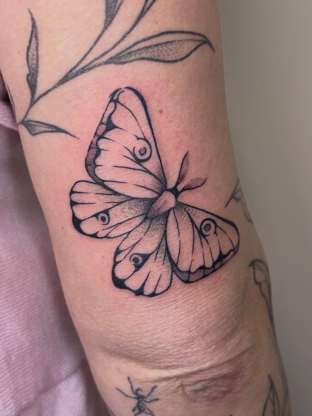 Tattoo by @daffstattoos_ — fine_line, dotwork