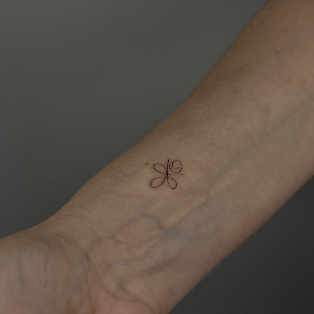 Tattoo by @mrspiotattoo — fine_line, minimalist